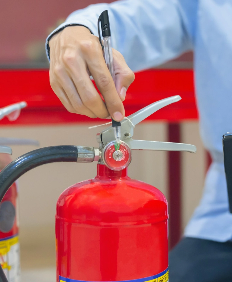 Sprawdzanie sprawności gaśnicy